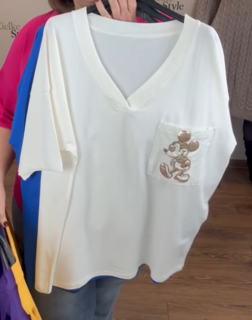 Bluzka jednokolorowa w szpic z myszką miki na kieszonce - 3538 - biała