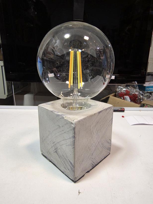 Lampa z żarówka WiFi