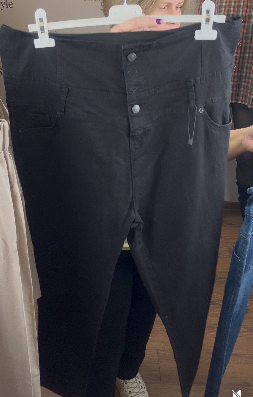 Spodnie jeansowe wysoki pas  - 52 - 424 - czarne