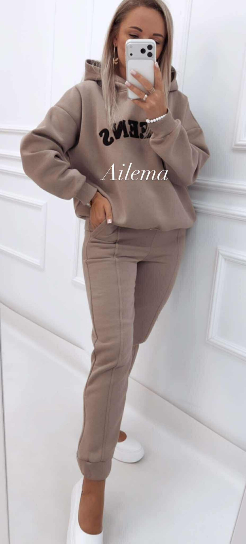 Komplet MOTION M01112 bluza z kapturem i napisem QUEENS i spodnie z przeszyciem