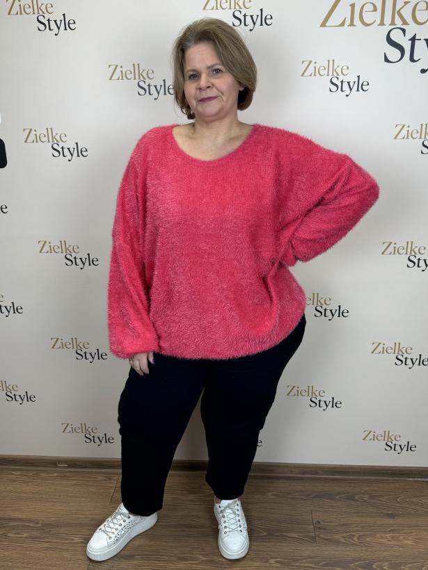 Sweter nietoperz jednokolorowy, włochaty, mf - 13979 - malina/koral