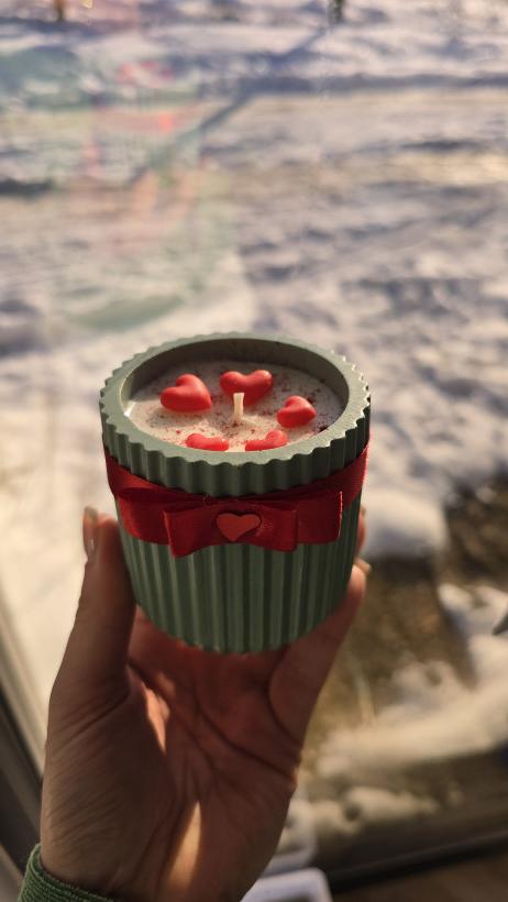 Świeca serca w karbowanej gipsowej  szklance 