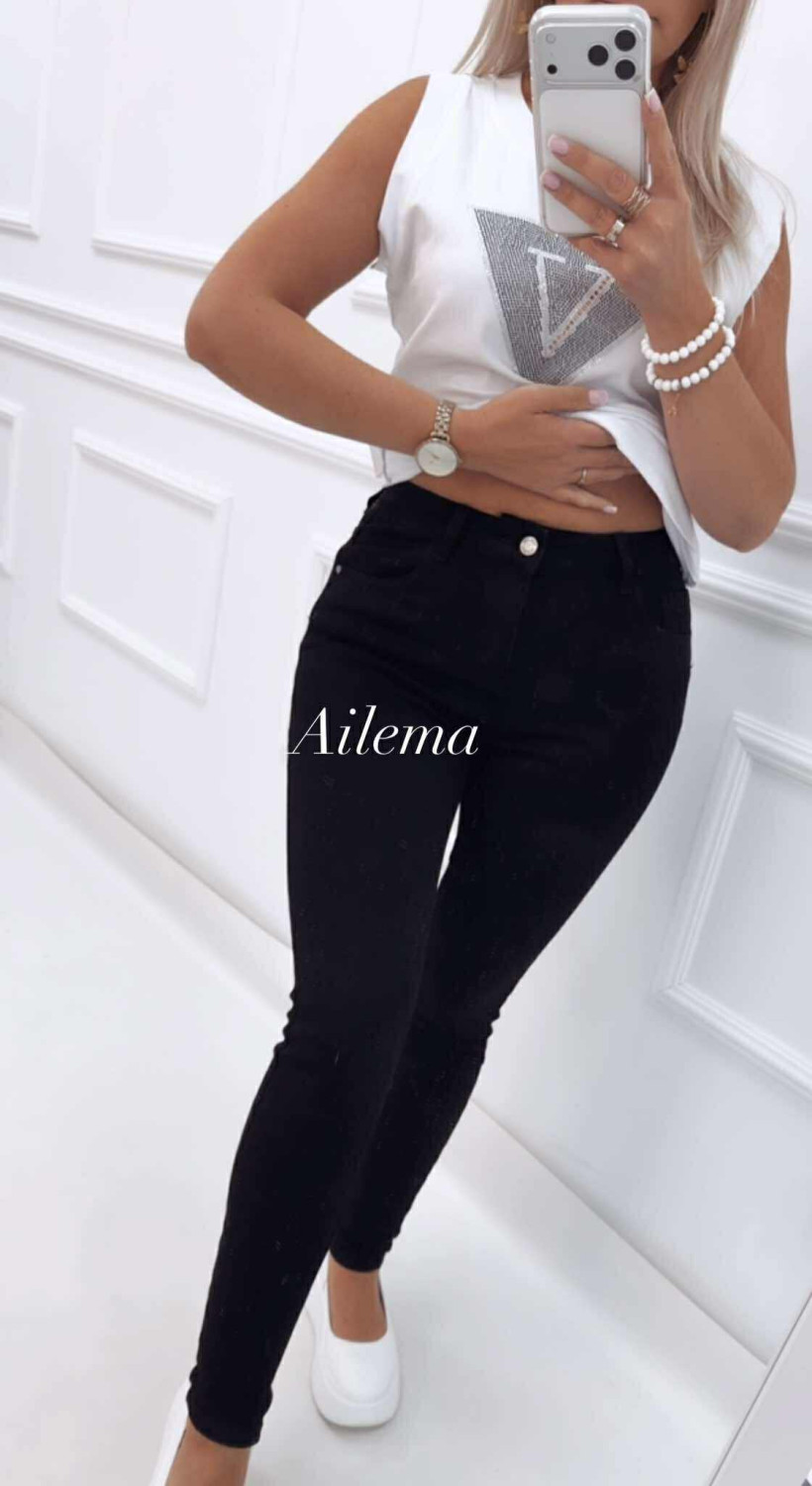 Jeansy Skinny E551-1 czarne , haftowane serduszko na kieszonkach