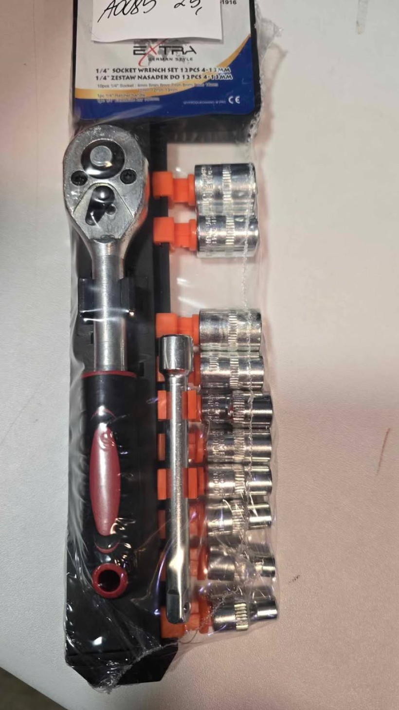 grzechotka 1/4" z nasadkami 11 szt 4-13 mm