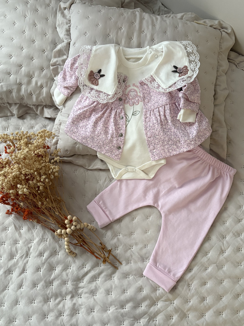 Komplet 3-częściowy MiniPakel różowy w małe kwiatuszki z białym kołnierzykiem.