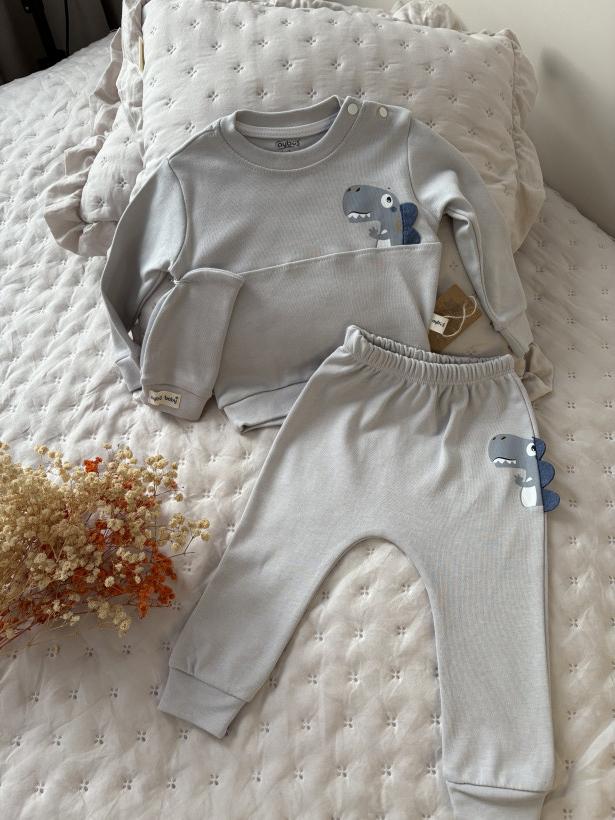 Komplet 3-częściowy z aplikacją dinozaura. 100% bawełna