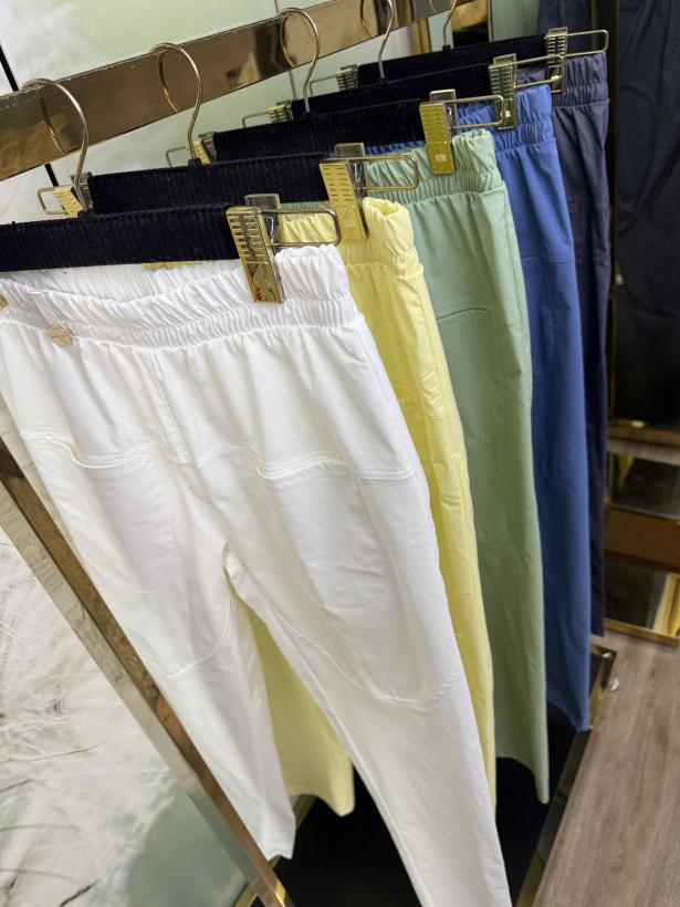 Spodnie model BB z kieszonkami z przodu Minouu