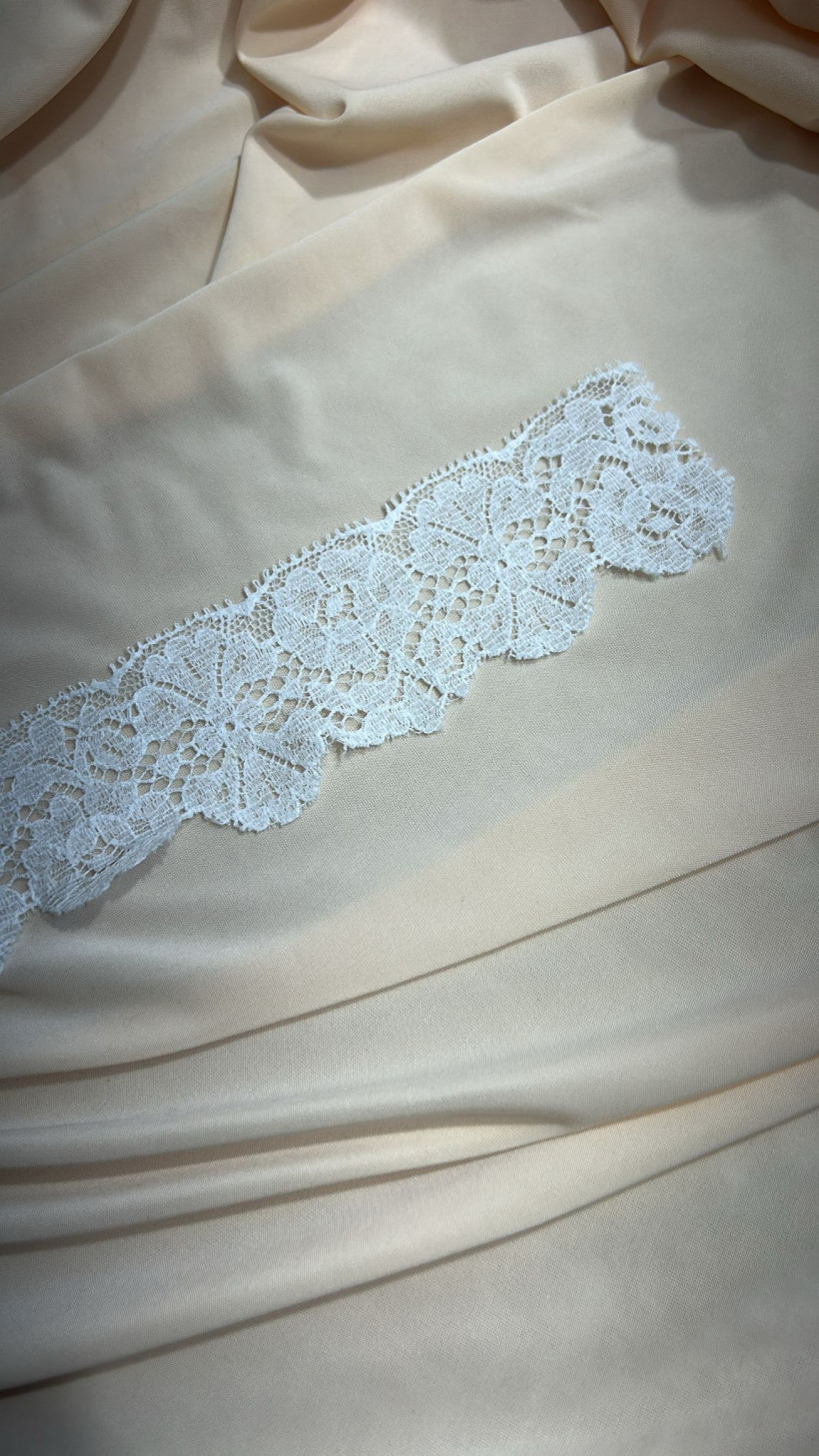 PIZZO VALENCIENNE BIANCO H=4cm - 4 METRI
