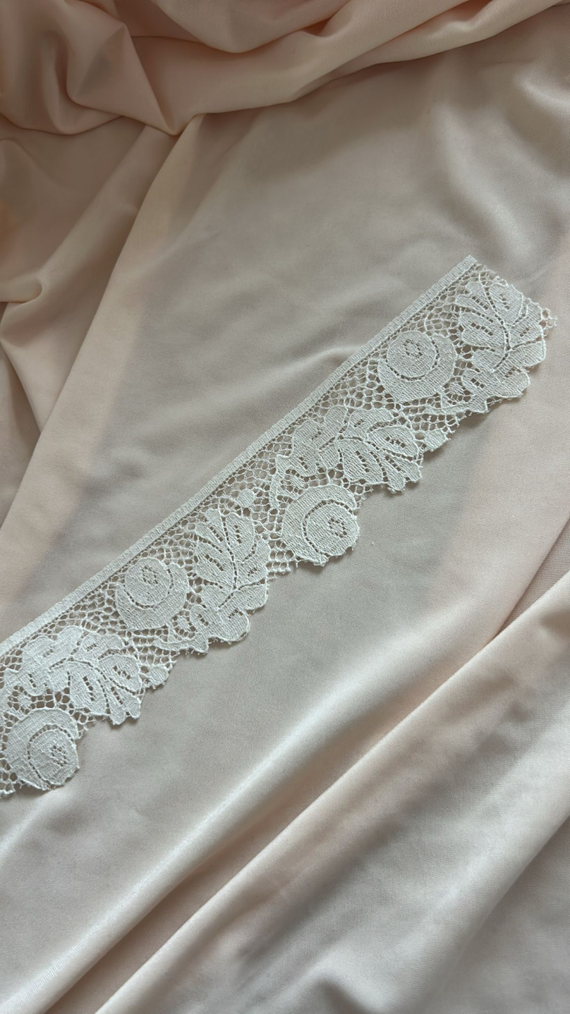 PIZZO VALENCIENNE AVORIO H=4cm - 4 METRI