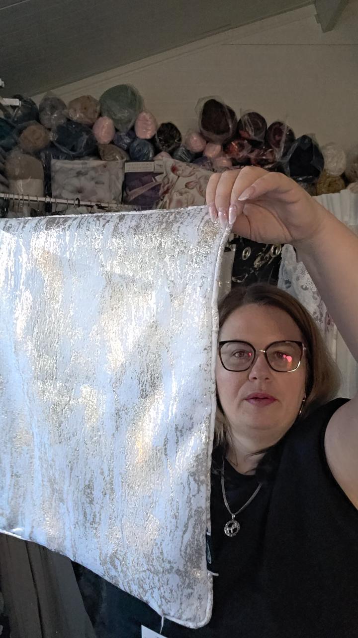 Poszewka 45x45 elise bialo złota 