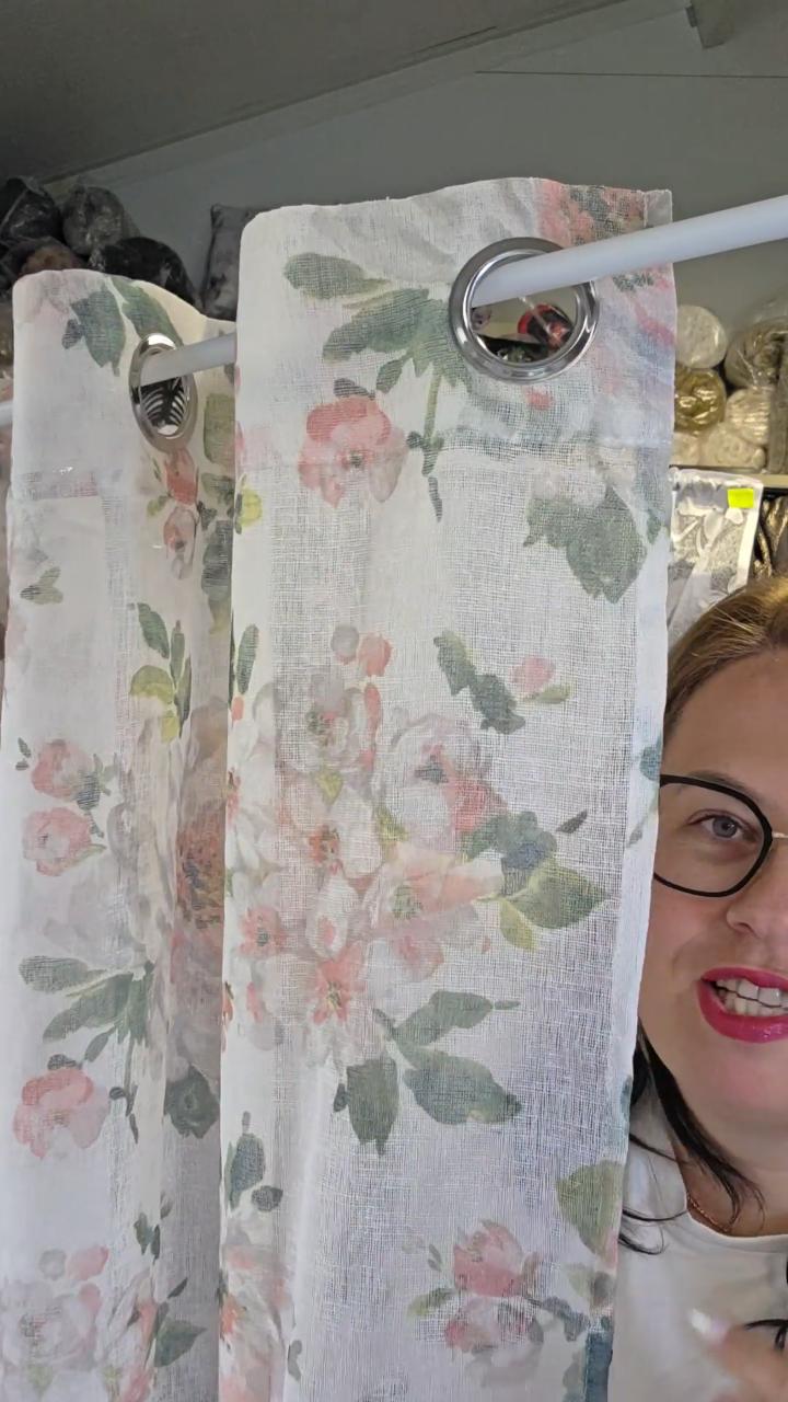 Etamina kwiatki na bialym tle 140x250 