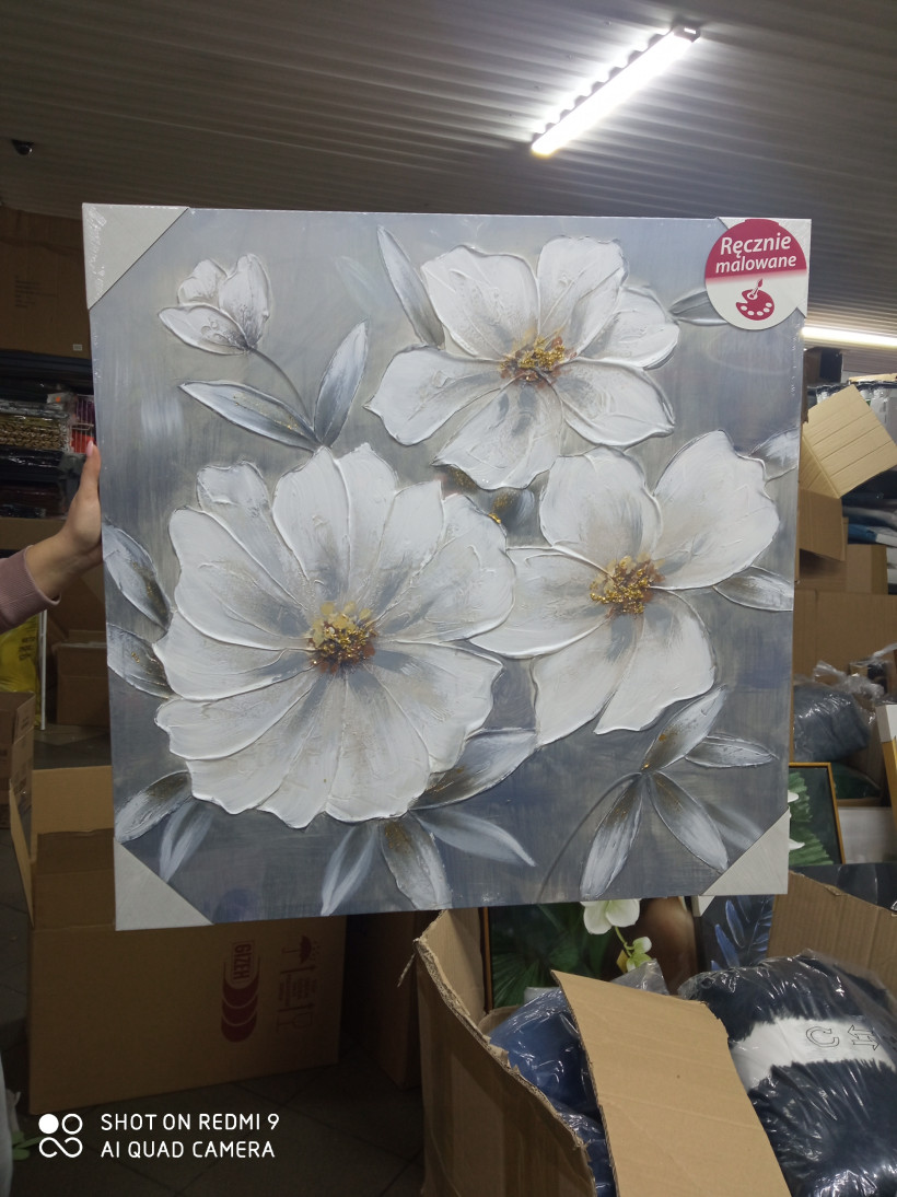 Obraz srebrne tło białe kwiaty 80x80. Obraz/633/B