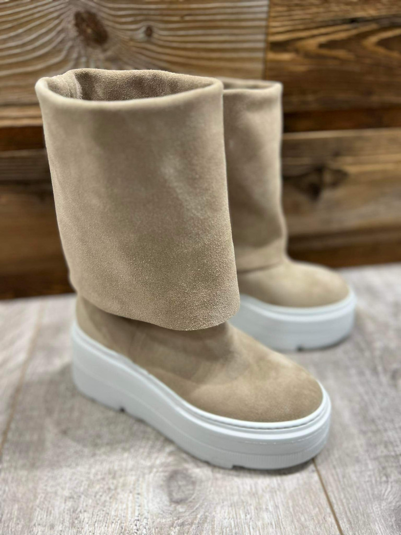 By o la la..! zamszowe kozaki na platformie