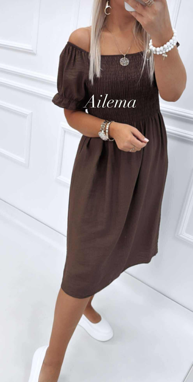 3217044-4.webp