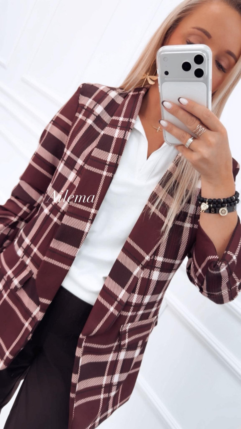 3812030-4.webp